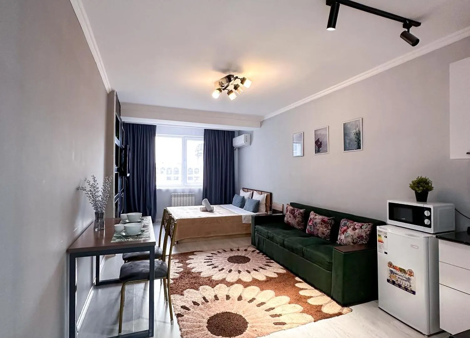 Квартира-Студия Недалеко От Метро Almaty Apartment