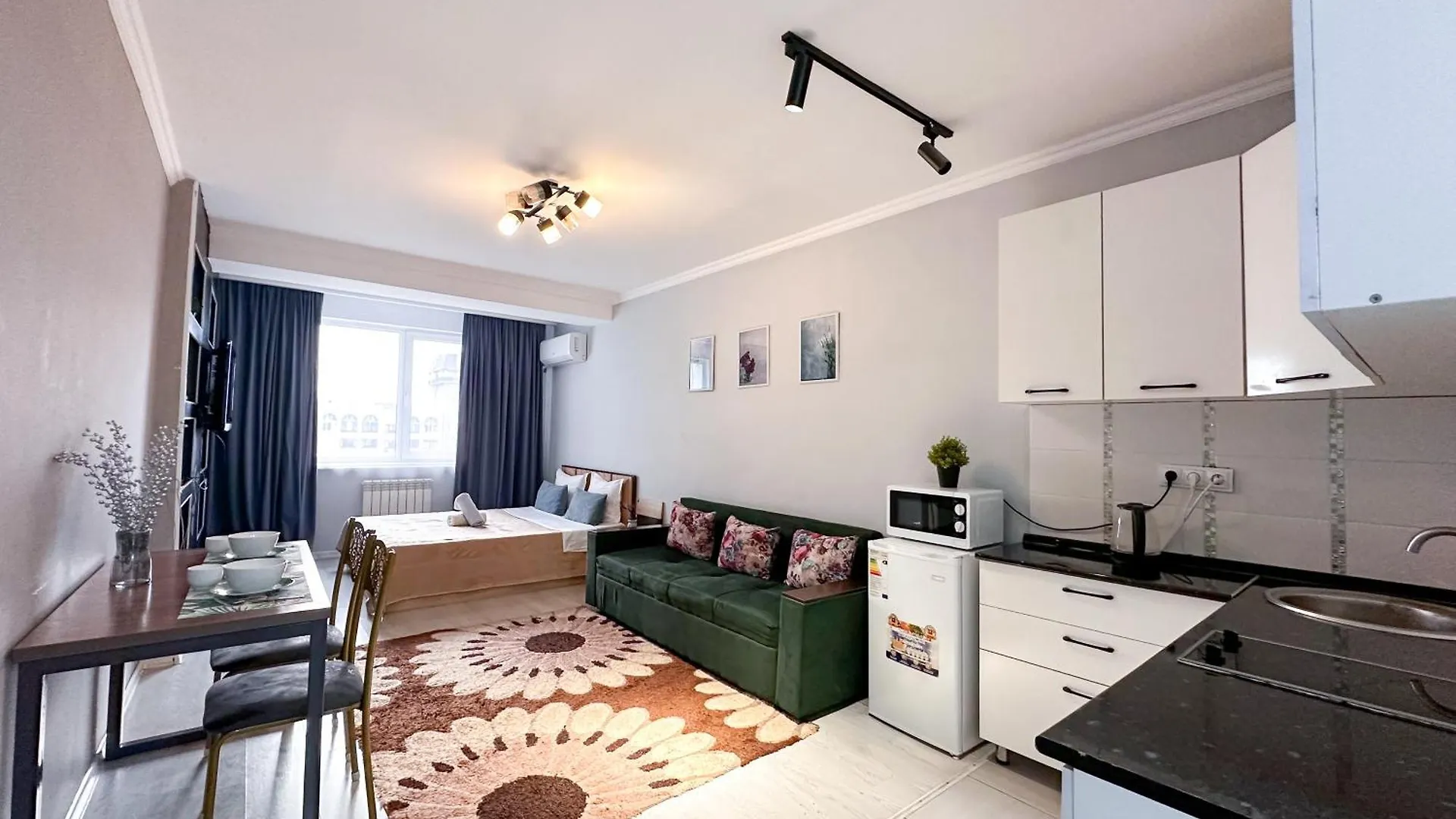 Квартира-Студия Недалеко От Метро Almaty Apartment